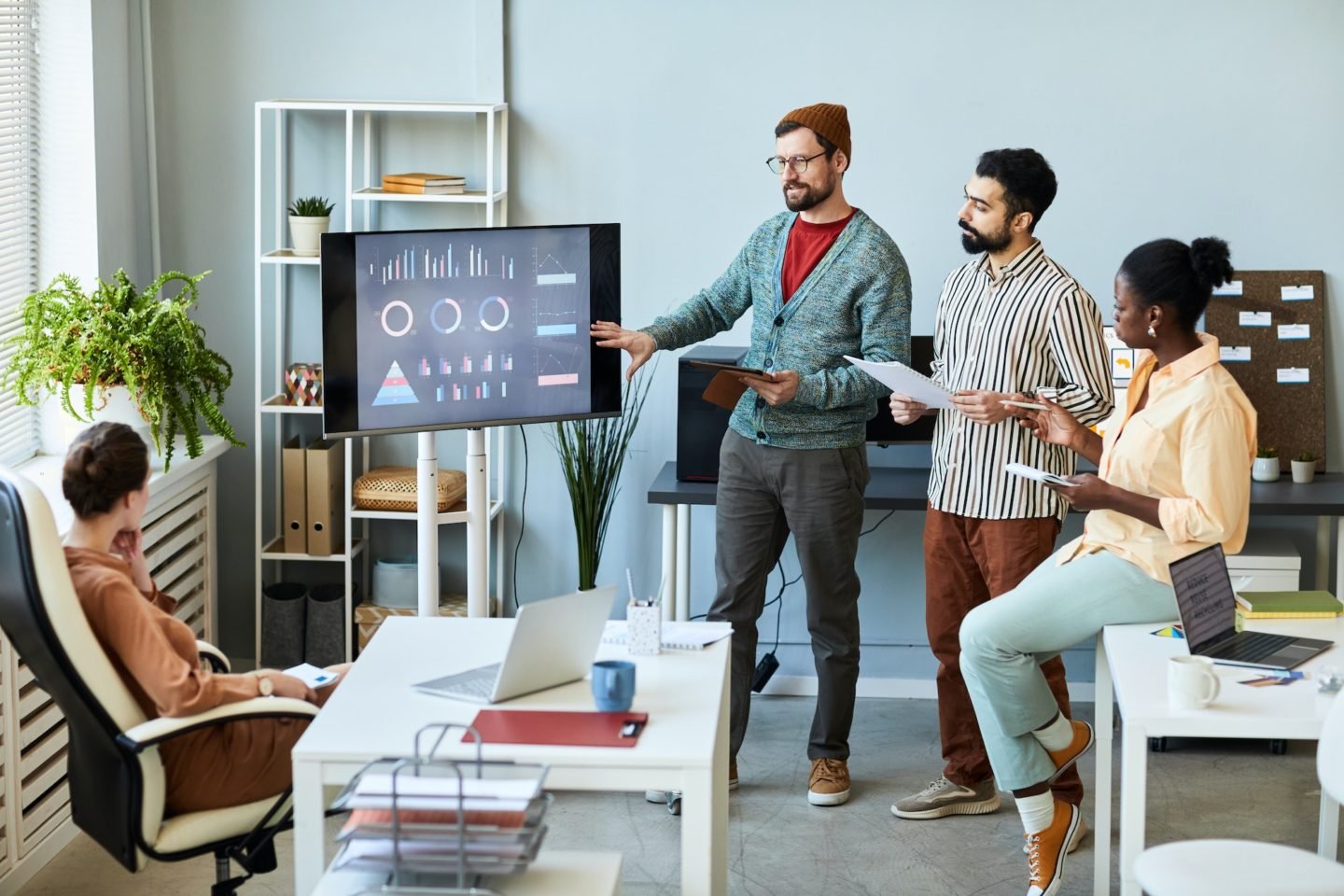 8 Smart business investment tips for financial freedom